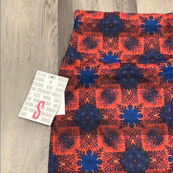 Lularoe Cassie skirt new with tags! Size small women’s - Picture 2 of 2